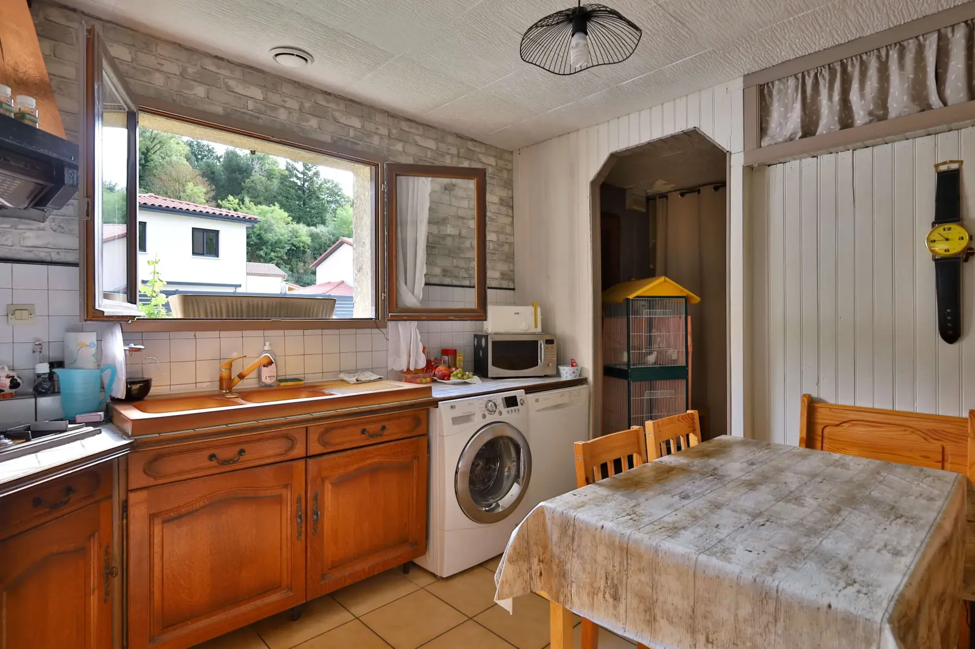 Maison à rénover de 106 m² avec dépendances à Septème - Opportunité immobilière 