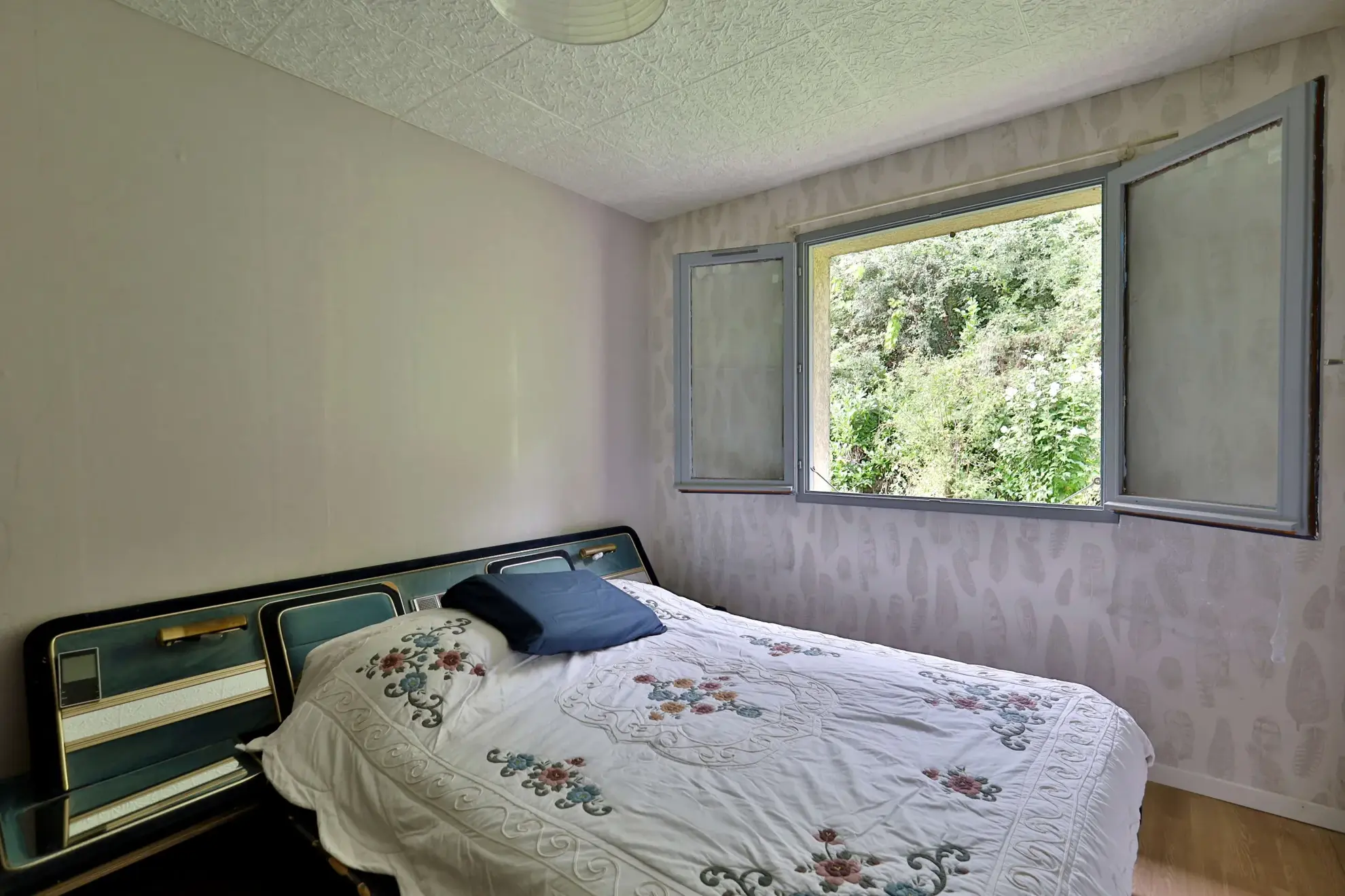 Maison à rénover de 106 m² avec dépendances à Septème - Opportunité immobilière 