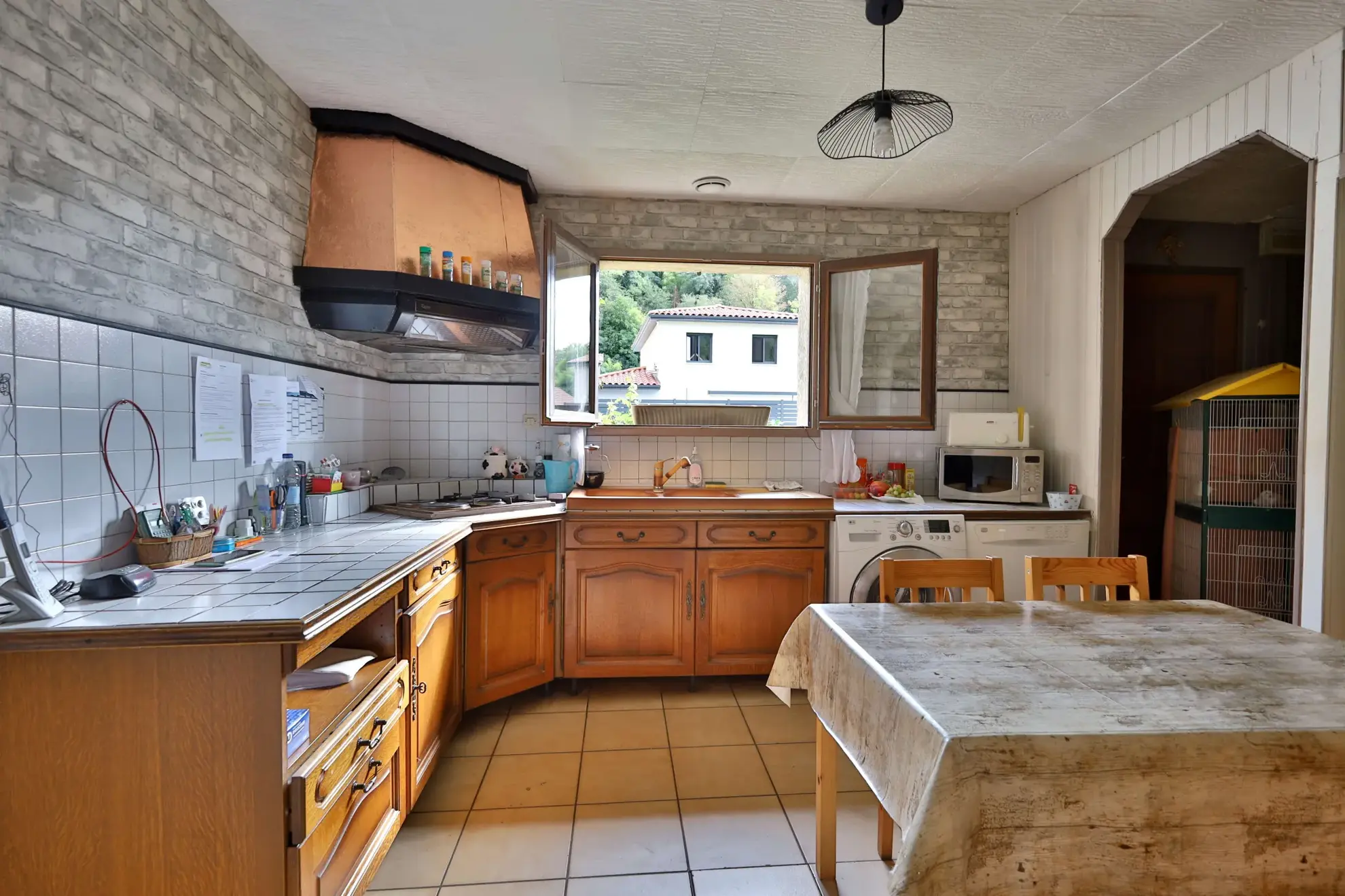 Maison à rénover de 106 m² avec dépendances à Septème - Opportunité immobilière 