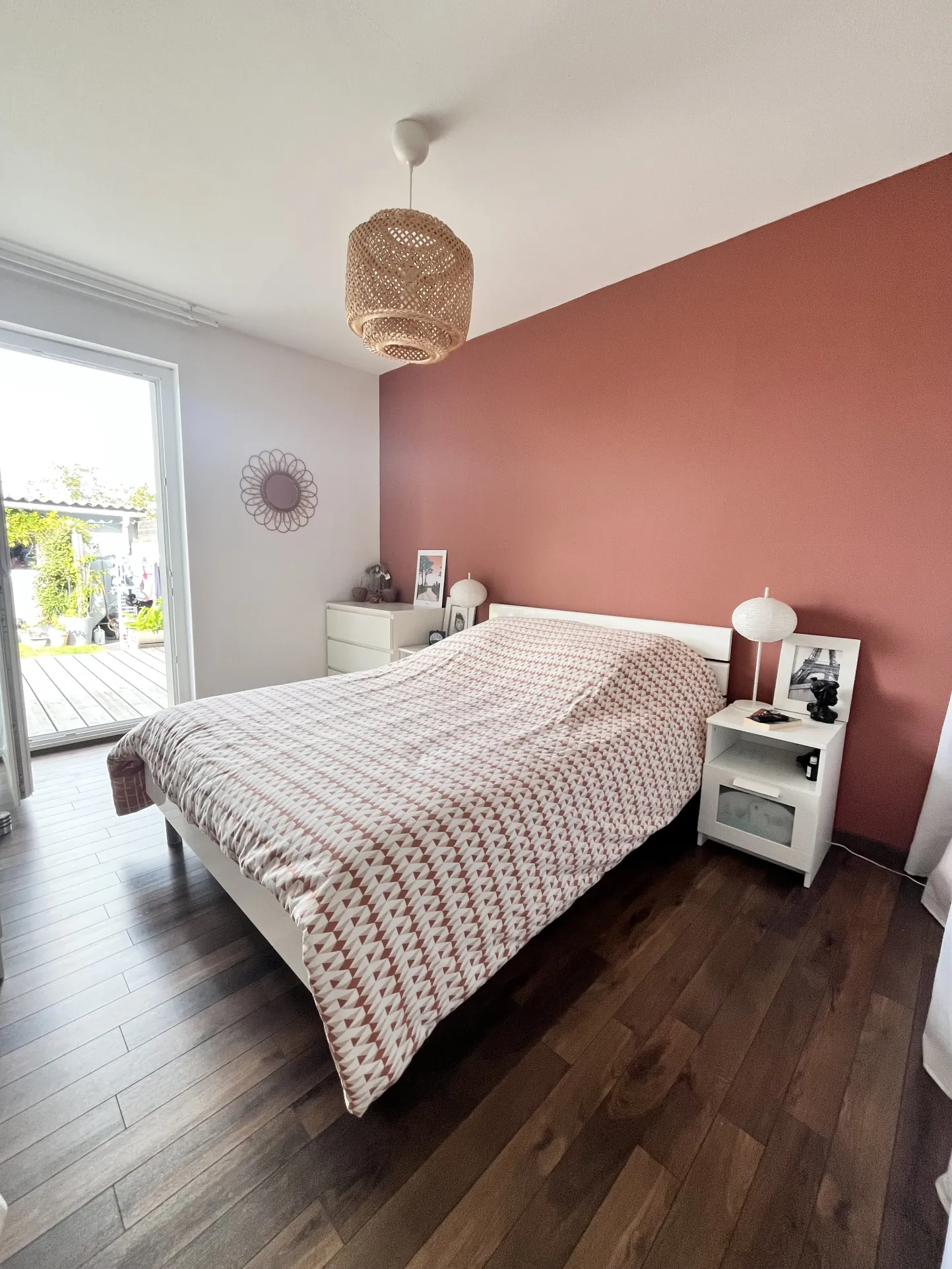 Maison rénovée de plain-pied avec 3 chambres, garage et jardin à Cholet 