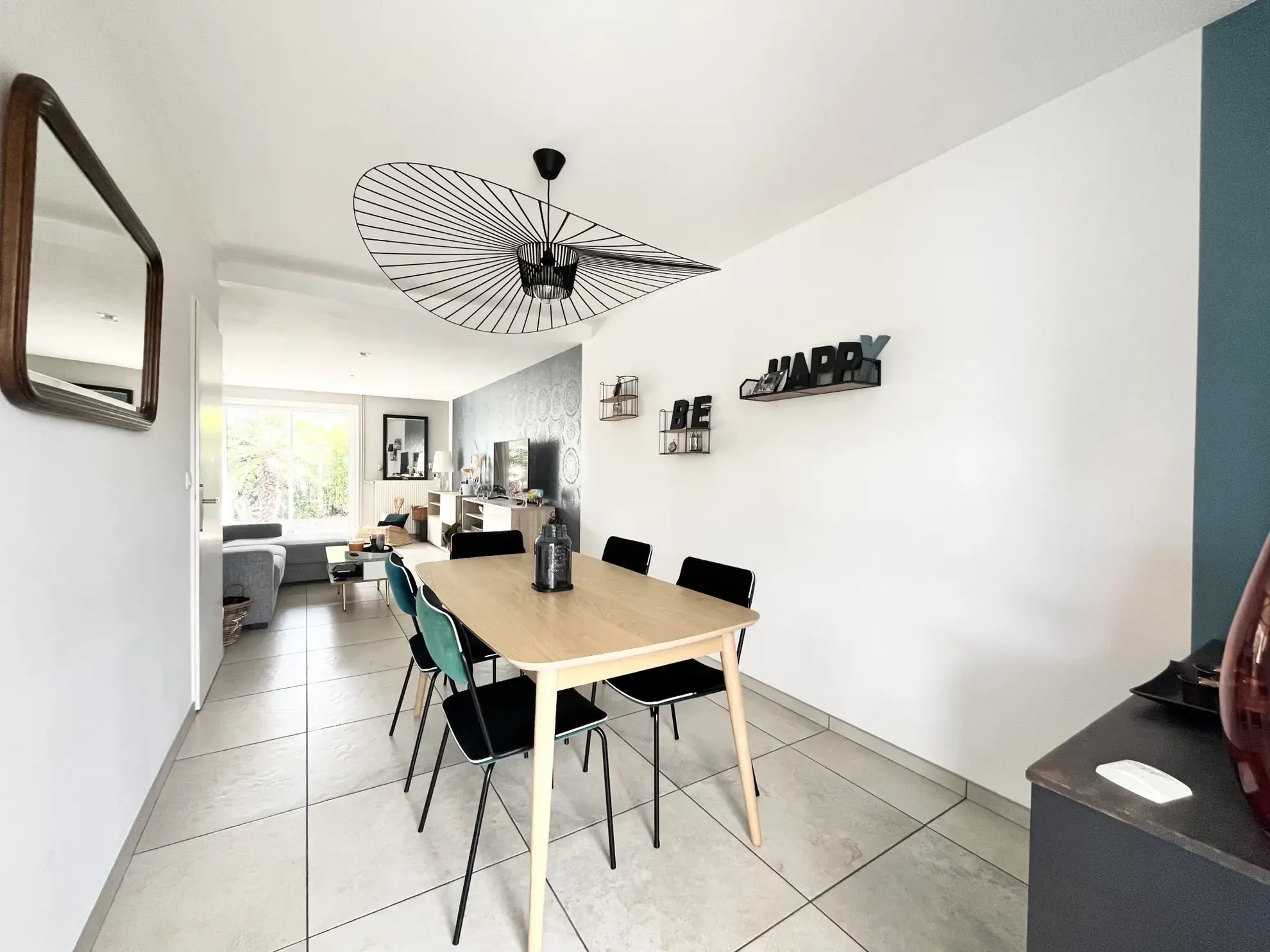 Maison rénovée de plain-pied avec 3 chambres, garage et jardin à Cholet 