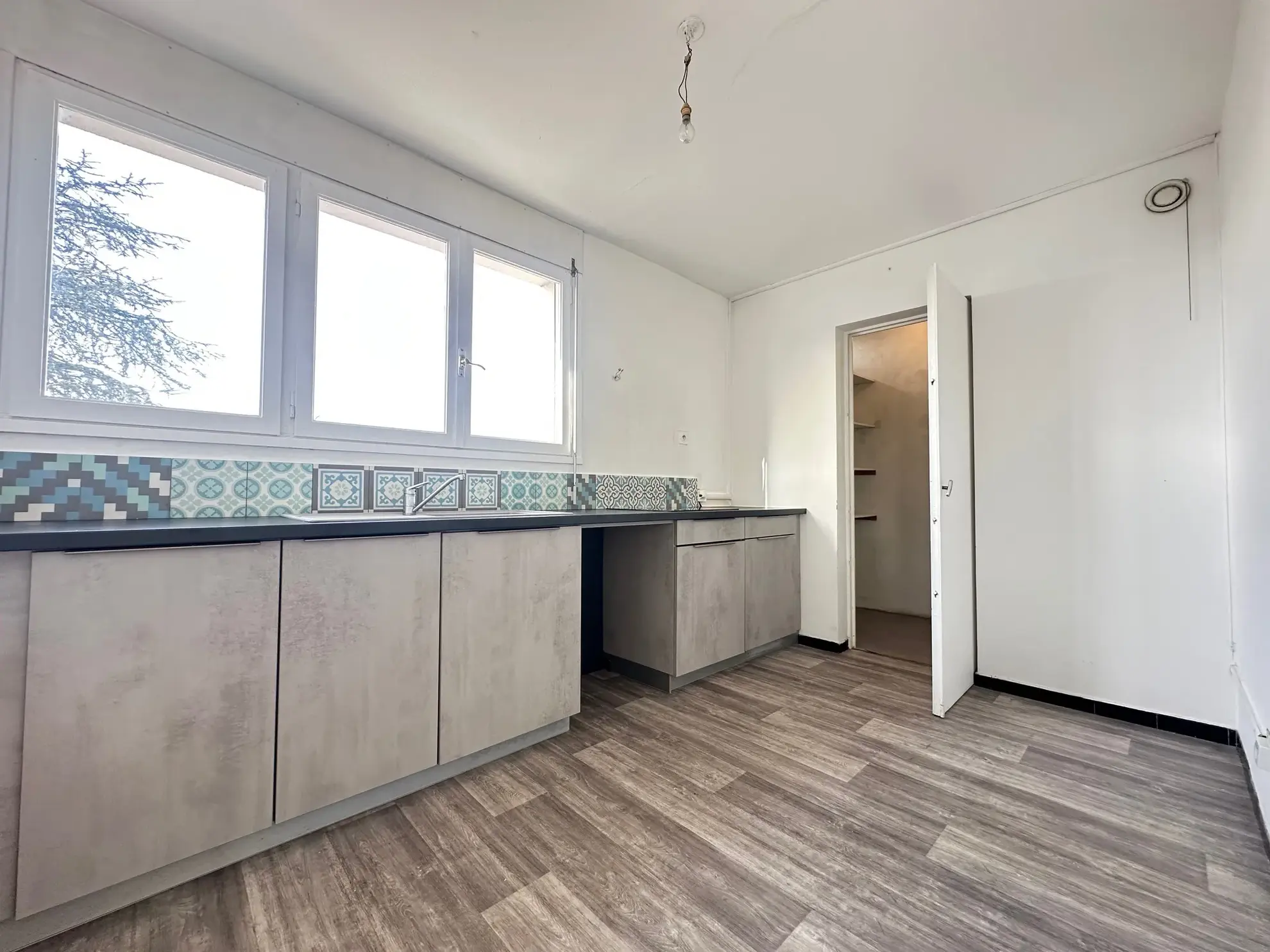 Appartement T4 lumineux avec balcon et parking à Villeurbanne 