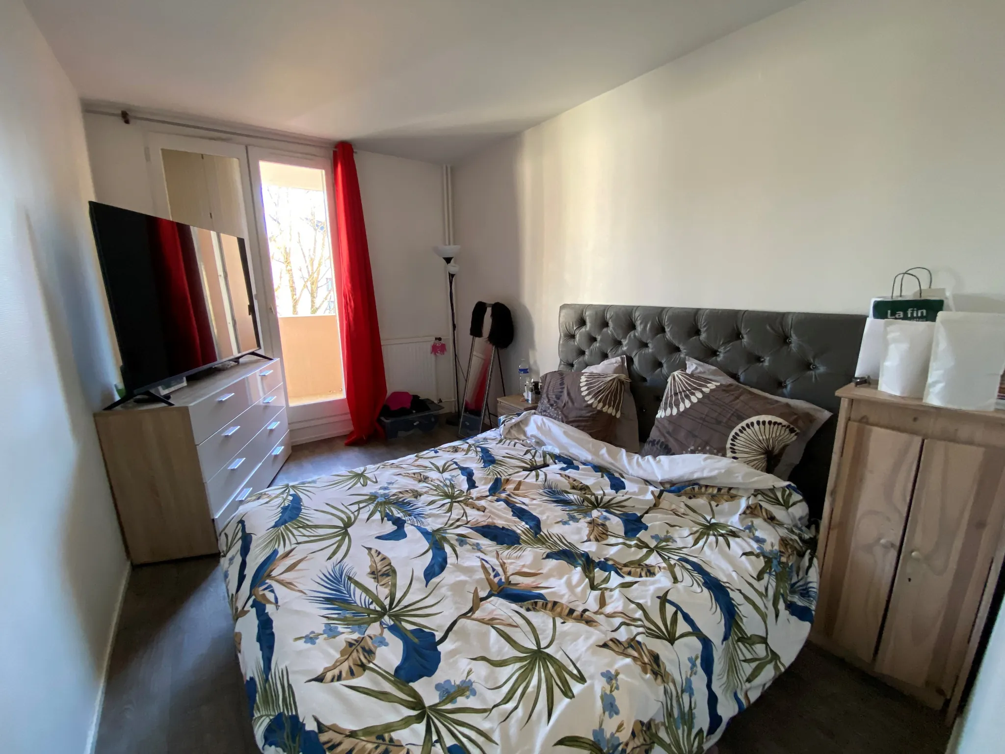 Appartement 4 pièces avec terrasse et parking à Évry-Courcouronnes 