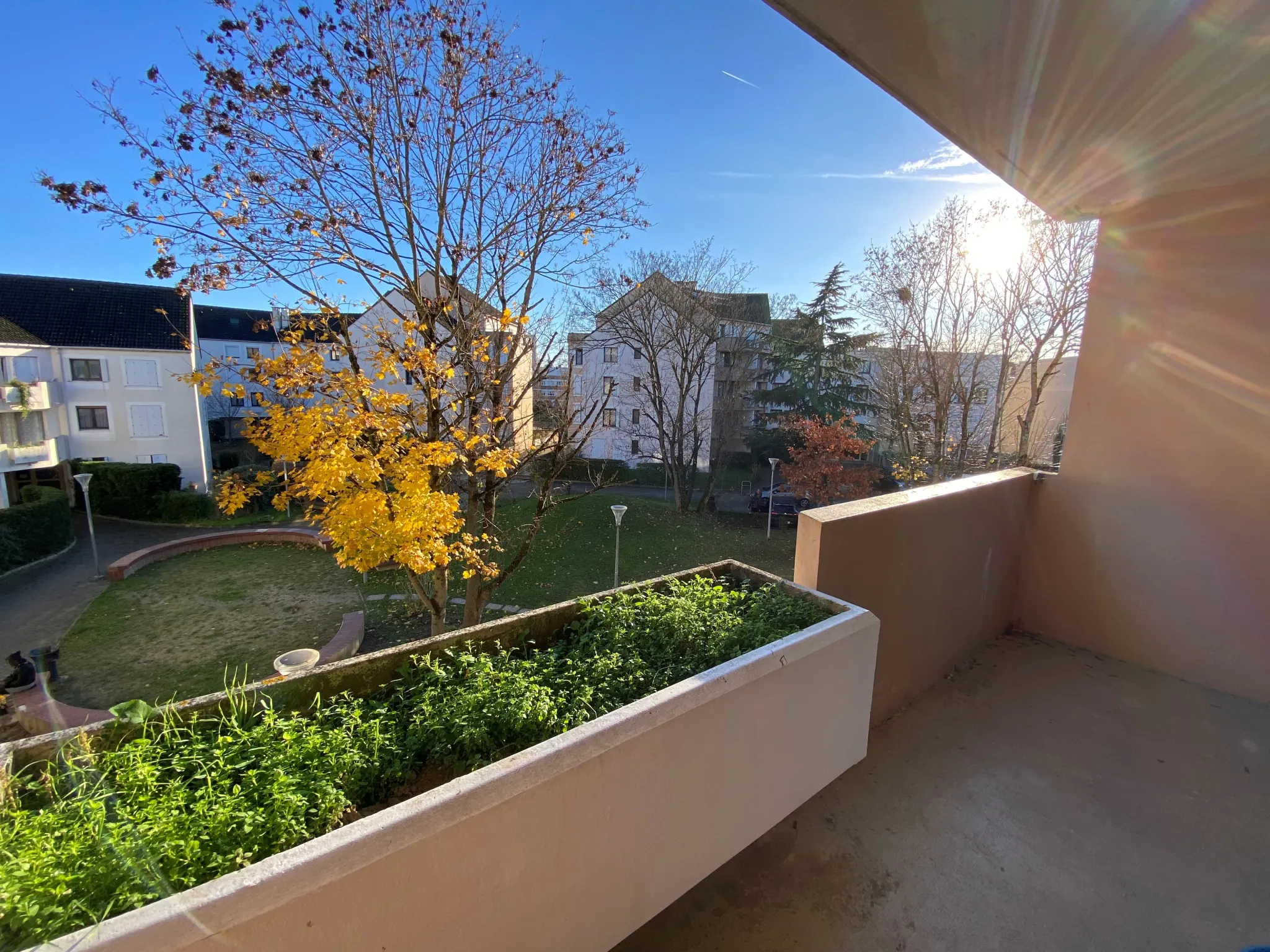 Appartement 4 pièces avec terrasse et parking à Évry-Courcouronnes 