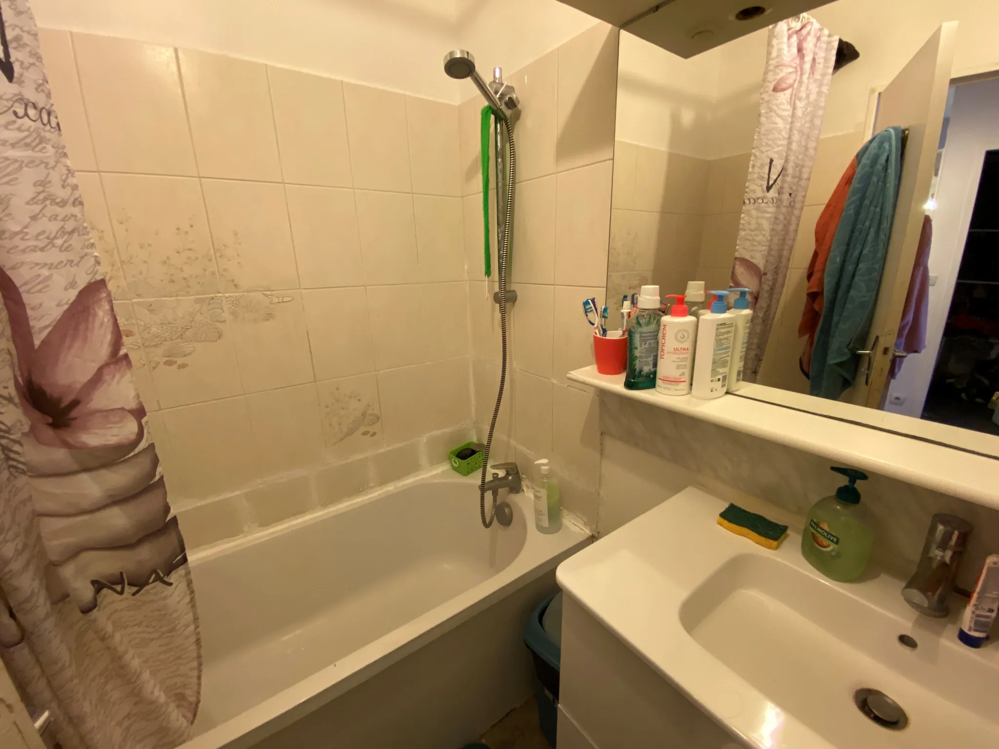 Appartement 4 pièces avec terrasse et parking à Évry-Courcouronnes 