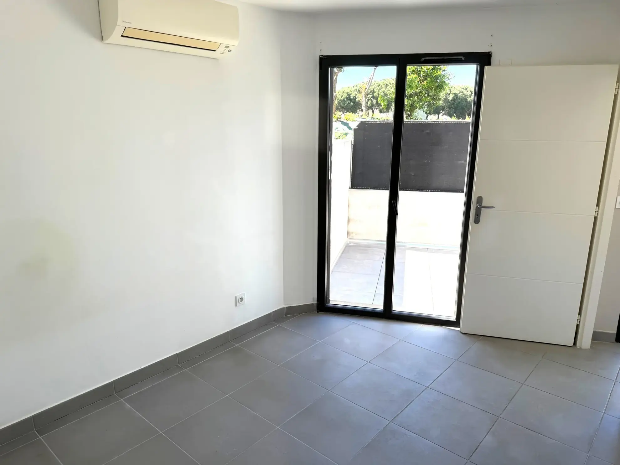 Appartement 3 pièces avec terrasse et parking privé à Perpignan sud 
