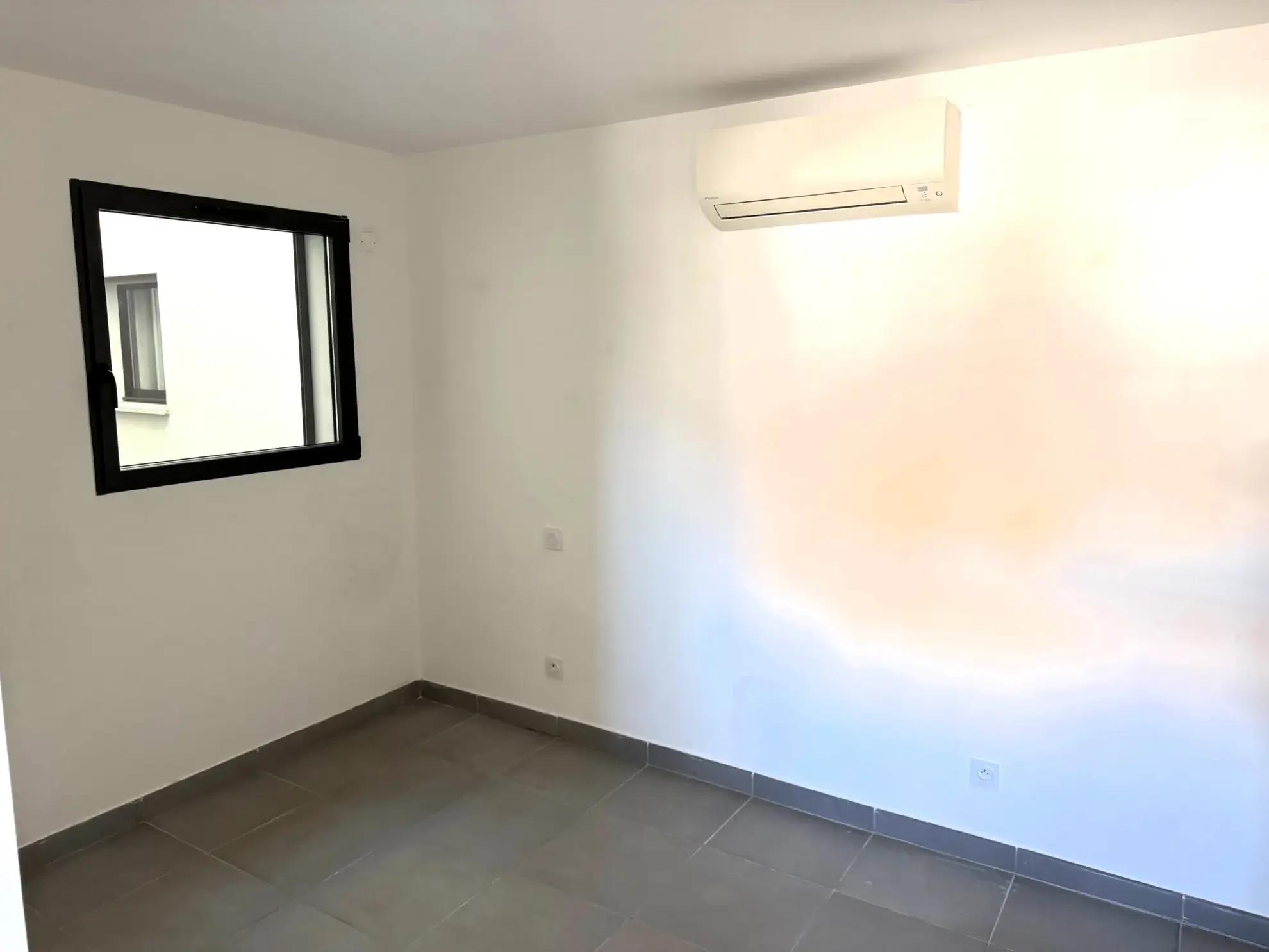 Appartement 3 pièces avec terrasse et parking privé à Perpignan sud 