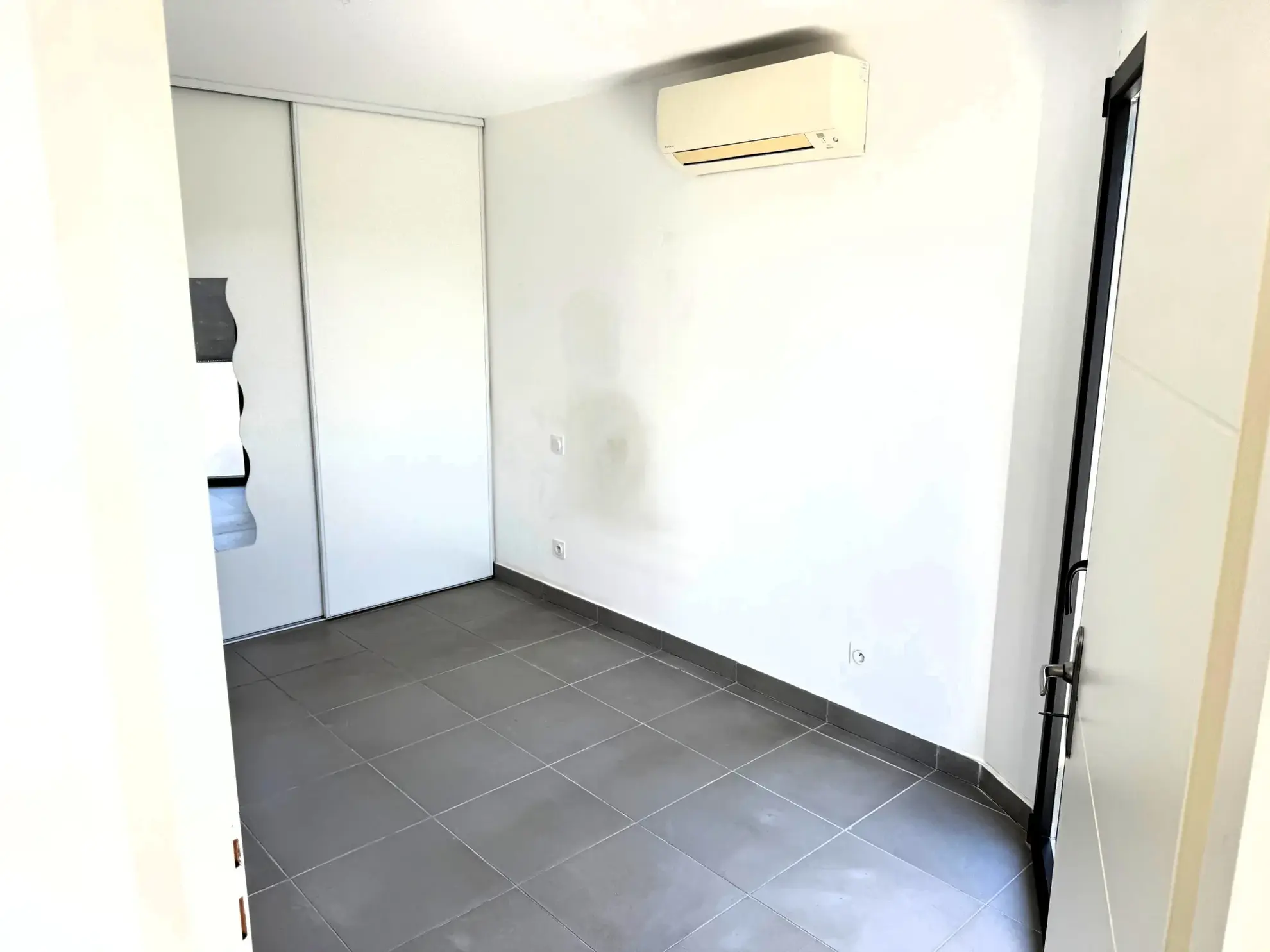 Appartement 3 pièces avec terrasse et parking privé à Perpignan sud 