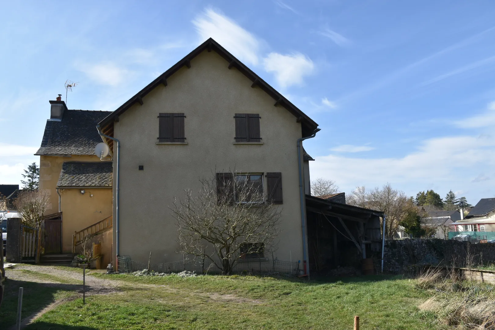 Maison de village à BALSAC proche Rodez avec garage et terrain
