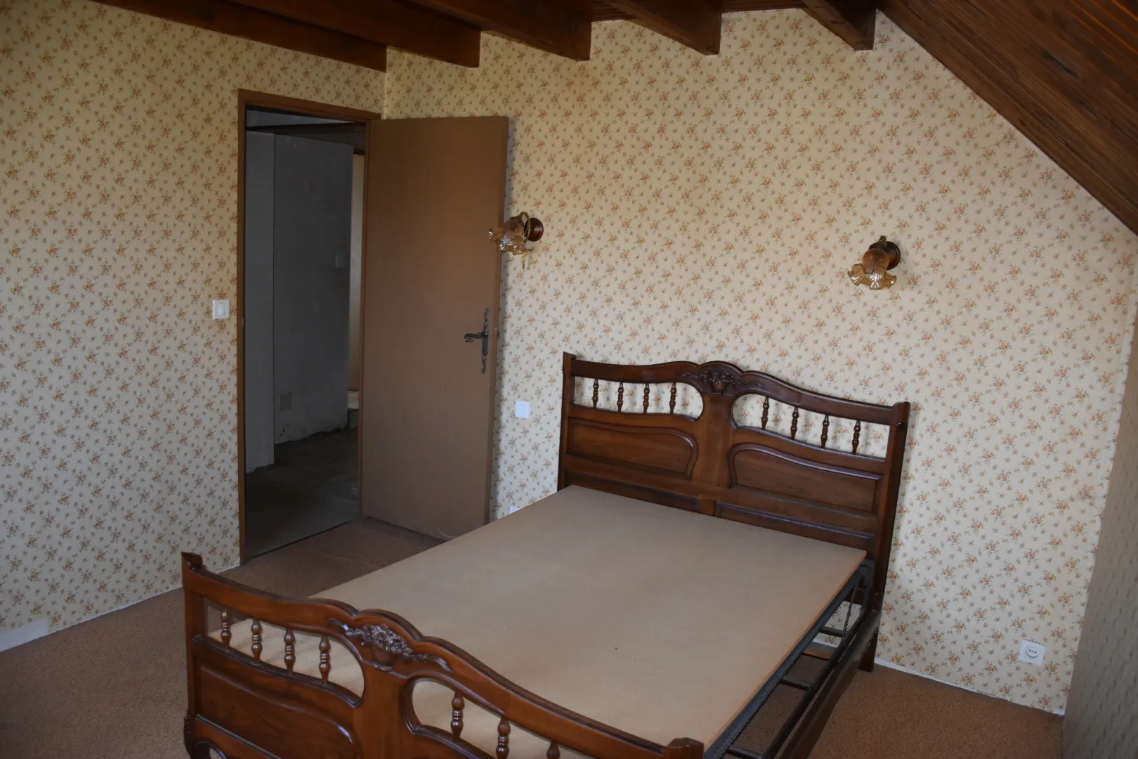 Maison de village à BALSAC proche Rodez avec garage et terrain 