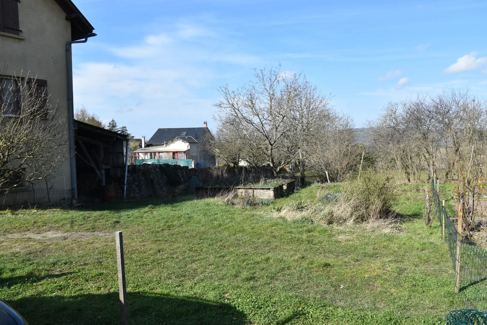 Maison de village à BALSAC proche Rodez avec garage et terrain 