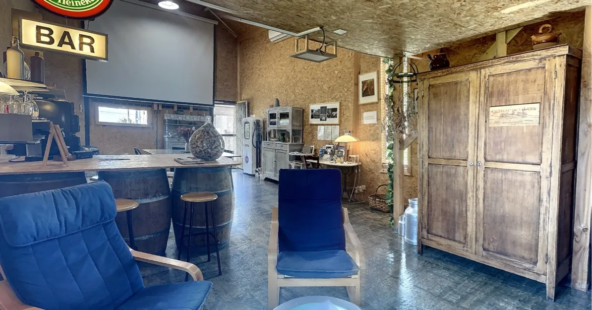 Maison atypique avec piscine et potentiel d'agrandissement en Dordogne proche Saint Astier 