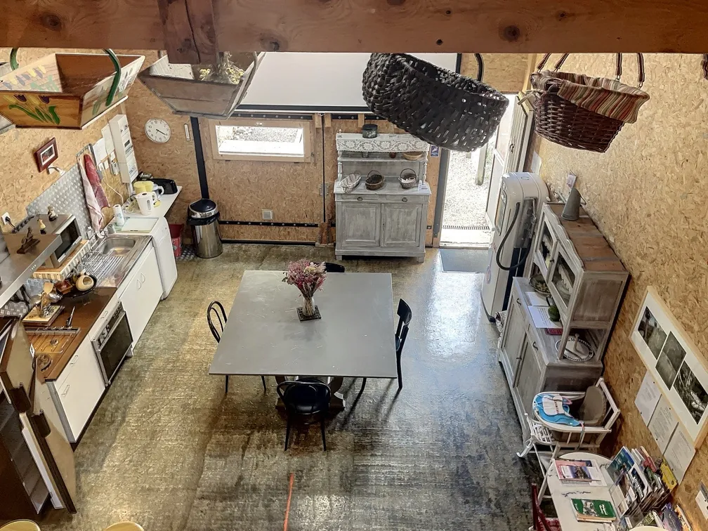 Maison atypique avec piscine et potentiel d'agrandissement en Dordogne proche Saint Astier 