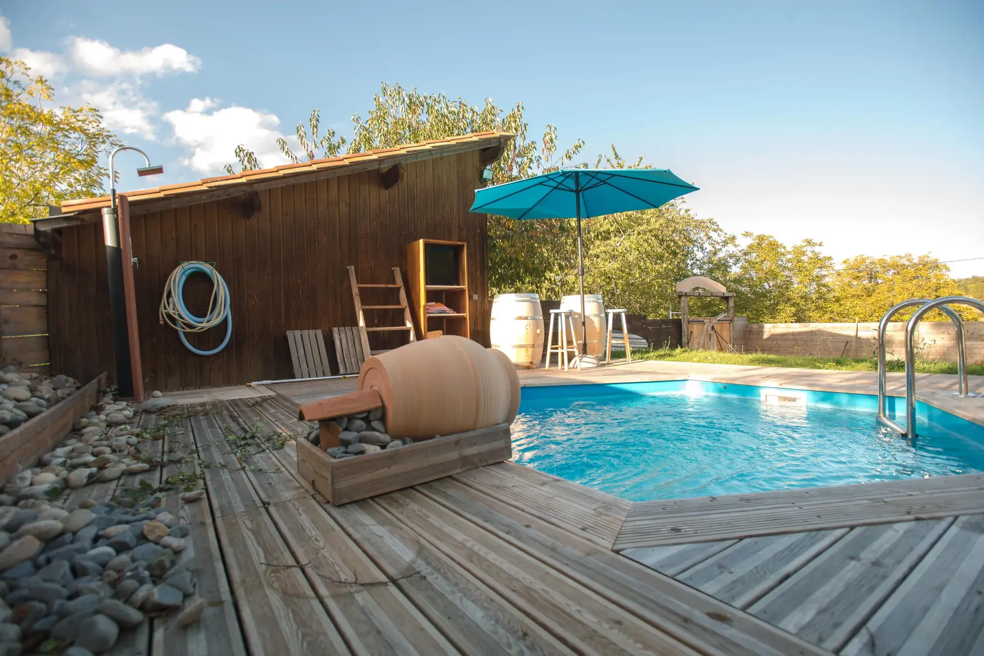 Maison atypique avec piscine et potentiel d'agrandissement en Dordogne proche Saint Astier 