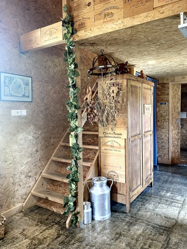 Maison atypique avec piscine et potentiel d'agrandissement en Dordogne proche Saint Astier 