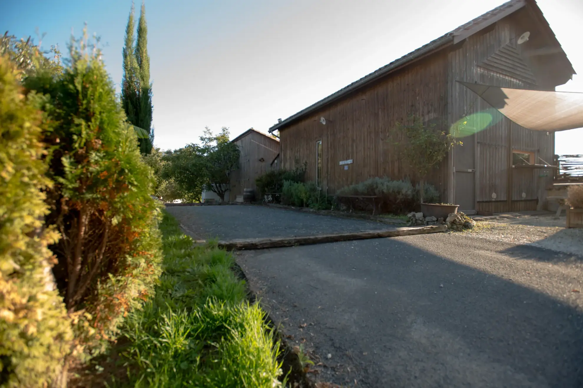 Maison atypique avec piscine et potentiel d'agrandissement en Dordogne proche Saint Astier 