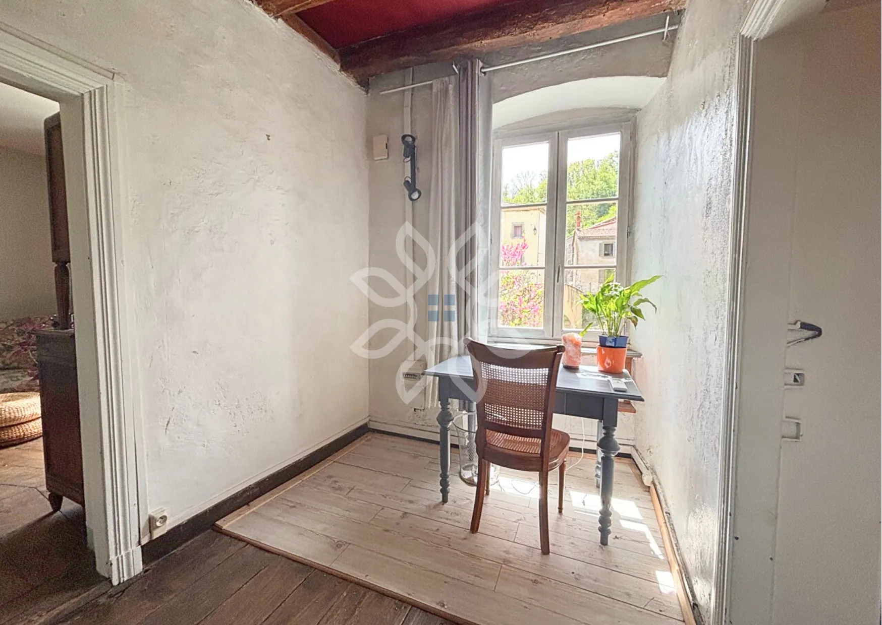 Magnifique maison de village de 168 m2 avec annexes à Auzon, idéale pour famille ou résidence secondaire 