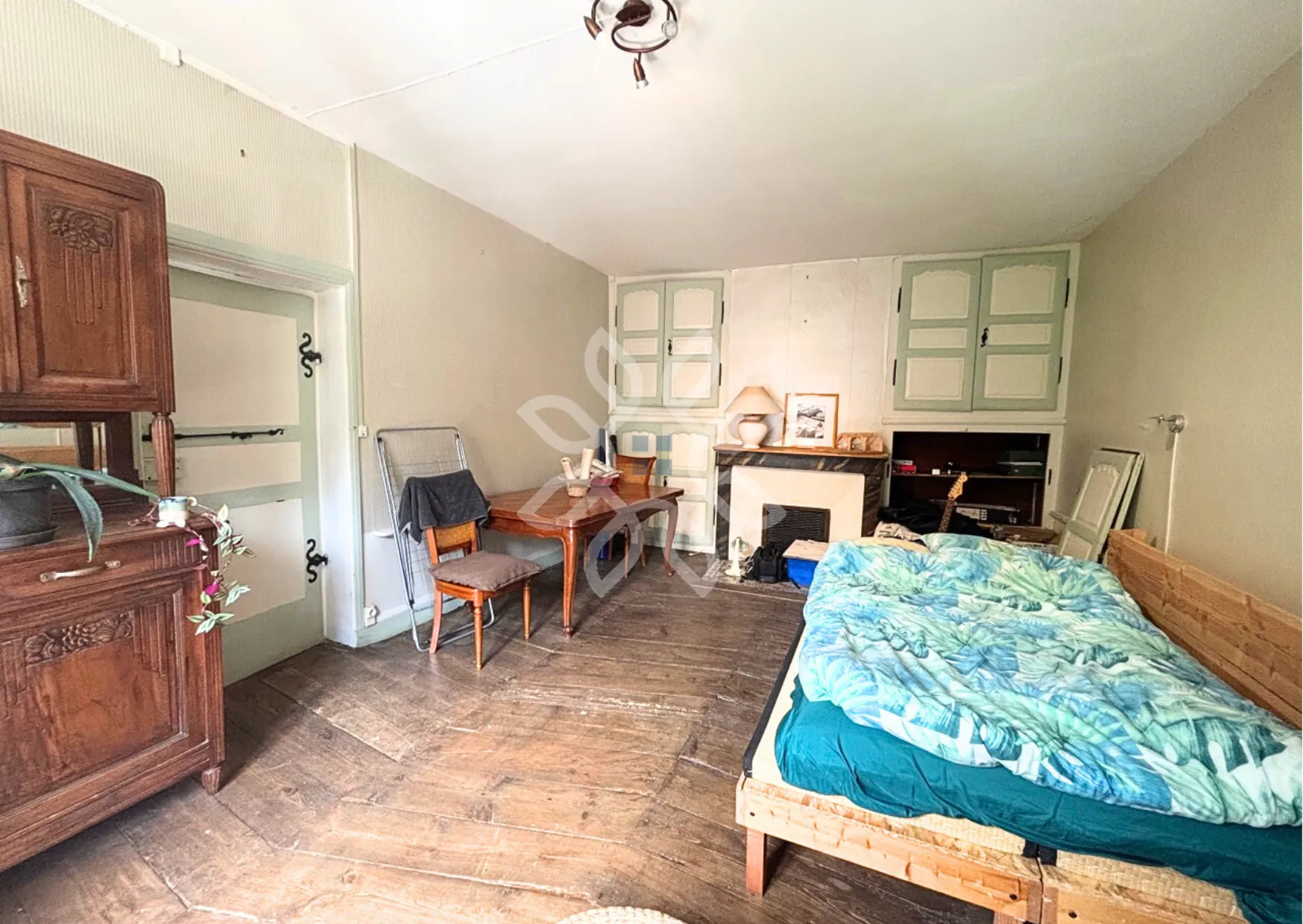 Magnifique maison de village de 168 m2 avec annexes à Auzon, idéale pour famille ou résidence secondaire 