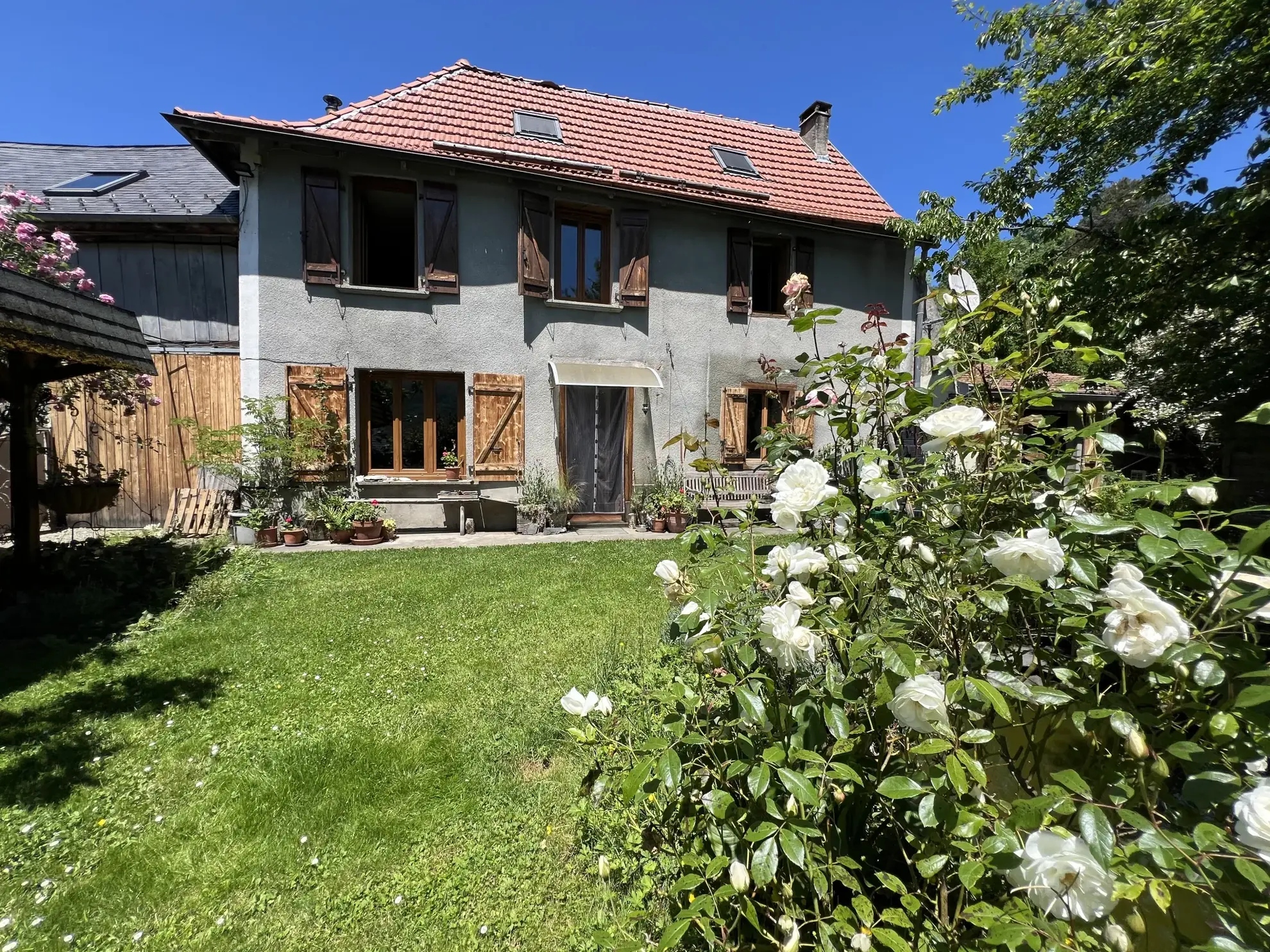 Charmante maison de village avec vue montagne à Saint-Jean-du-Castillonnais