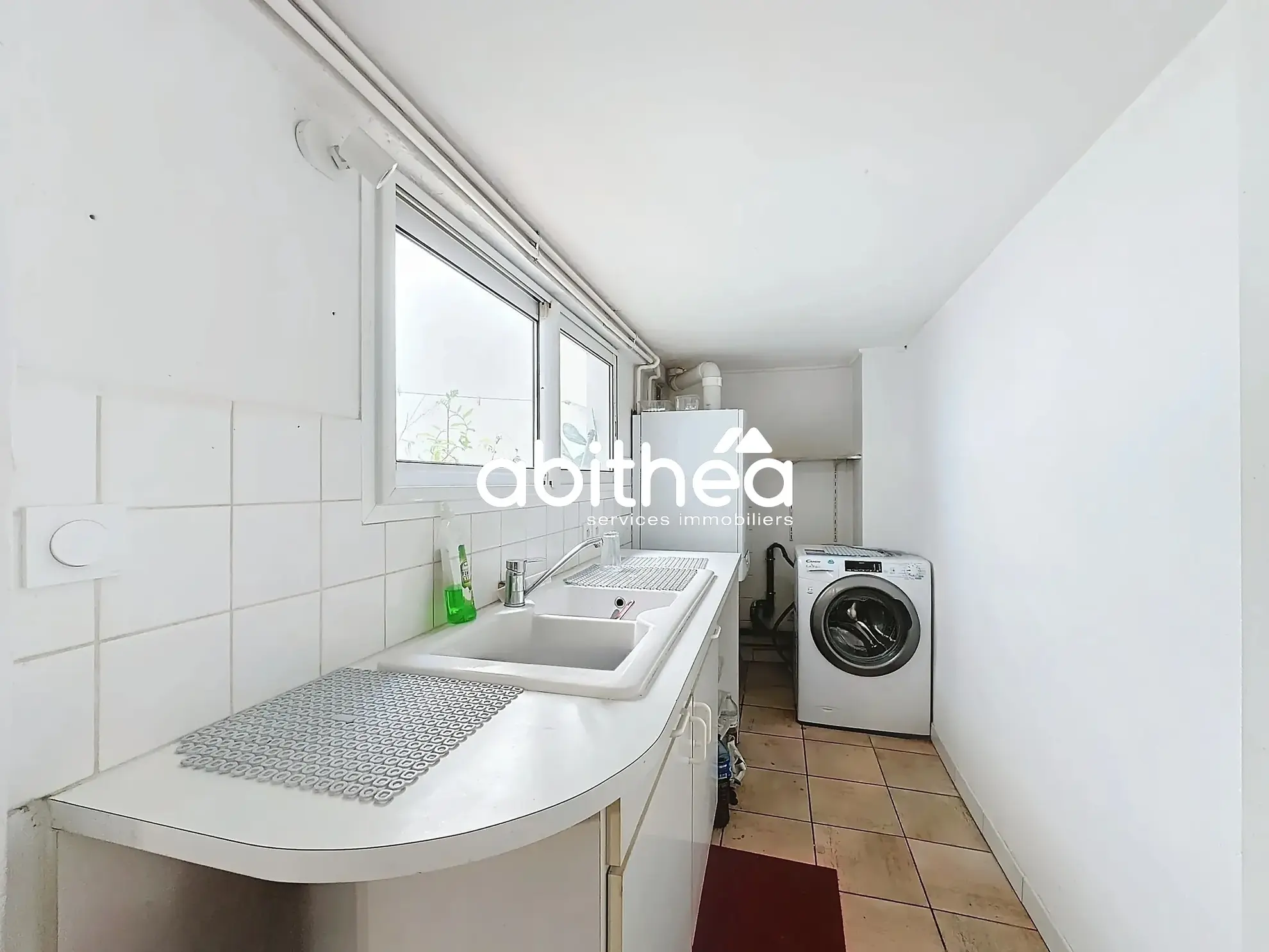 Appartement T4 rénové avec terrasse et cave en centre-ville de Béziers 