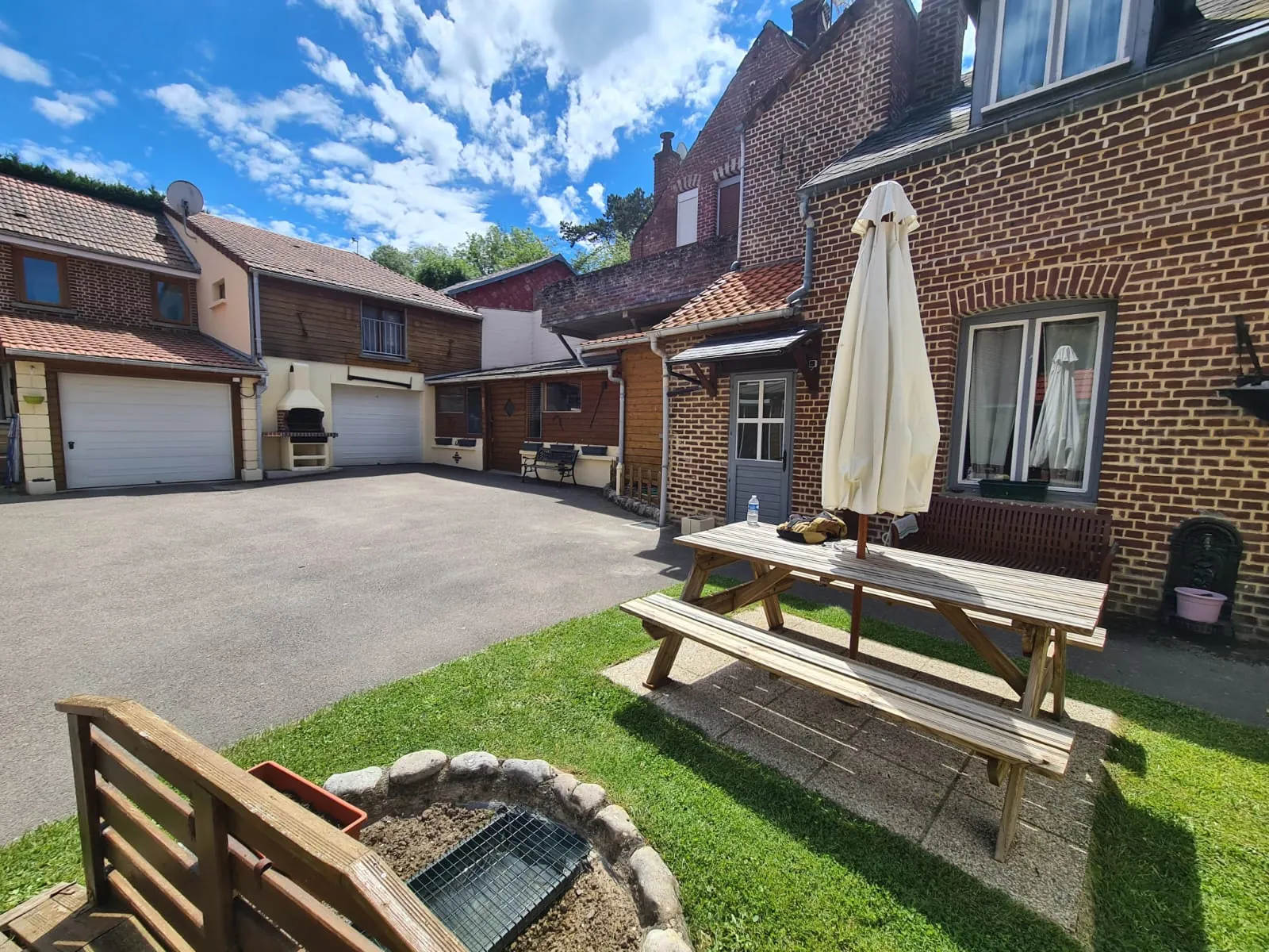 Ensemble immobilier avec maison et 2 gîtes à Ault, proche mer