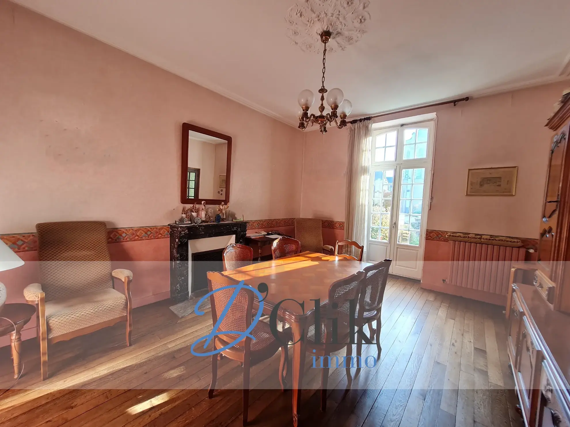 Maison de ville authentique en centre-ville de Change avec 5 chambres 