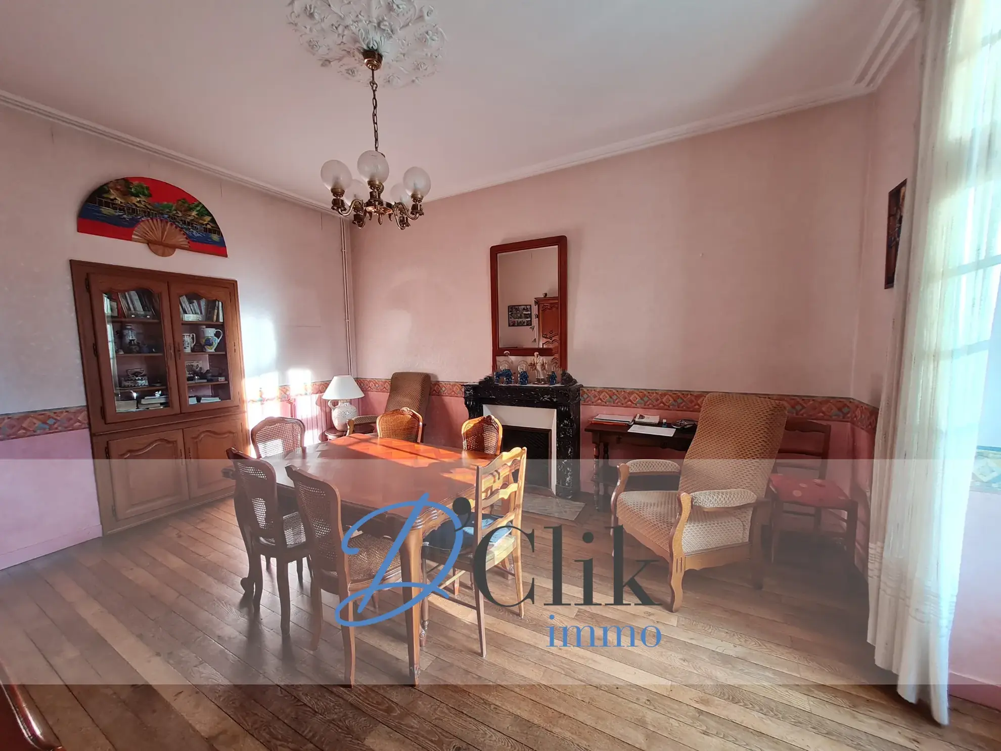 Maison de ville authentique en centre-ville de Change avec 5 chambres 