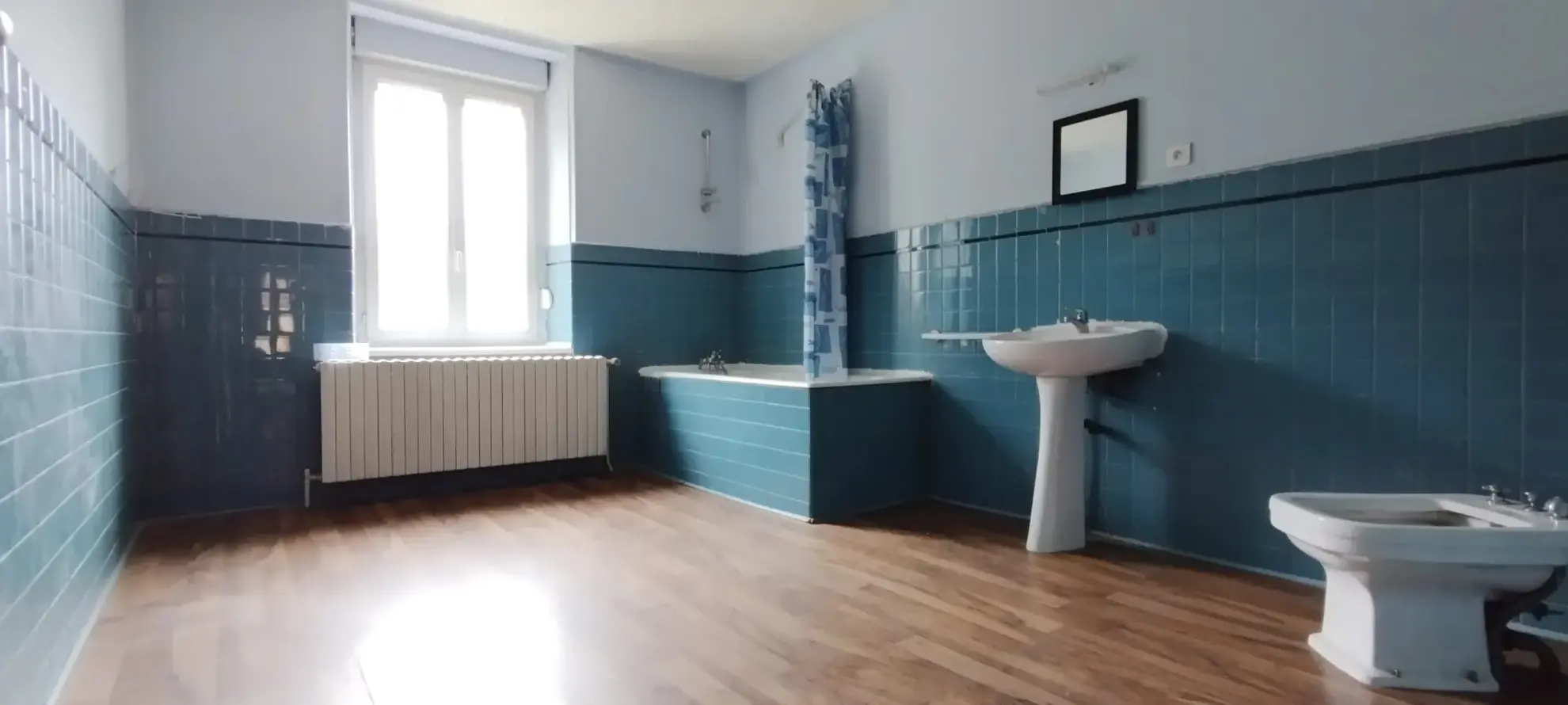 Ensemble immobilier avec deux maisons, annexes et potentiel multi-activités à Neuilly l'Eveque 