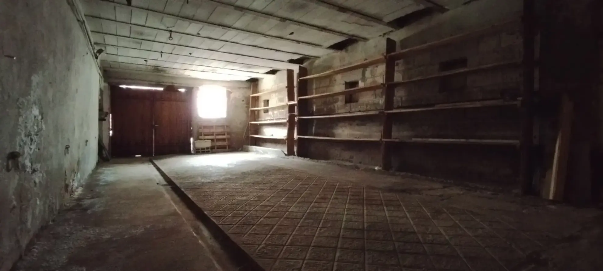 Ensemble immobilier avec deux maisons, annexes et potentiel multi-activités à Neuilly l'Eveque 