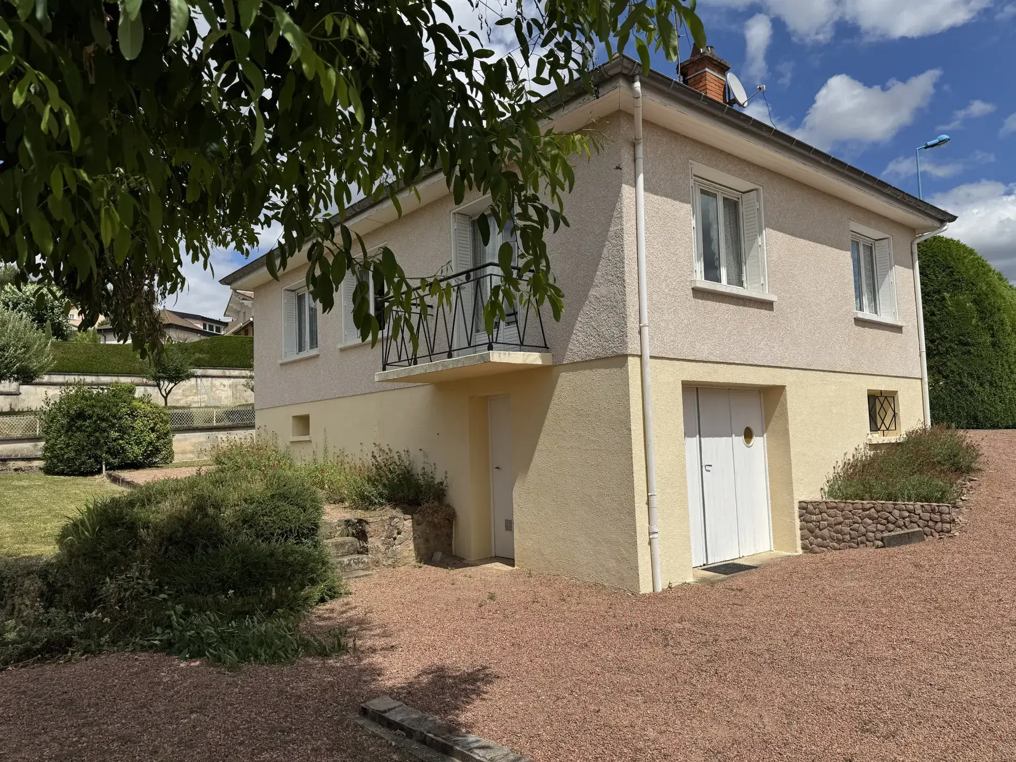 Maison à vendre à Bourg de Thizy avec terrain de 800 m² - 3 chambres 