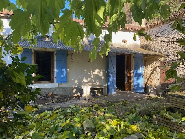 Propriété avec ferme à Saint Paul de Serre - 53 hectares à rénover et exploiter 