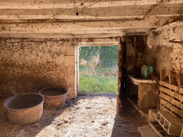 Propriété avec ferme à Saint Paul de Serre - 53 hectares à rénover et exploiter 