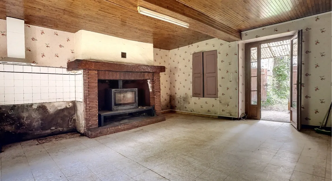 Propriété avec ferme à Saint Paul de Serre - 53 hectares à rénover et exploiter 