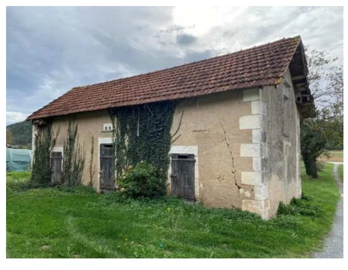 Propriété avec ferme à Saint Paul de Serre - 53 hectares à rénover et exploiter 