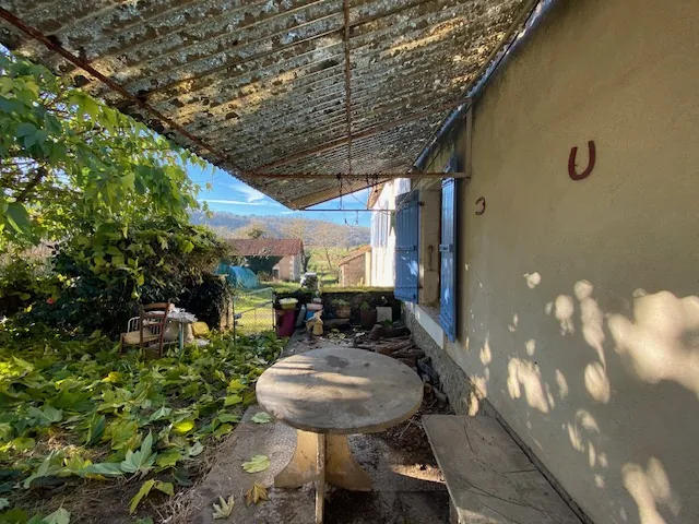 Propriété avec ferme à Saint Paul de Serre - 53 hectares à rénover et exploiter 