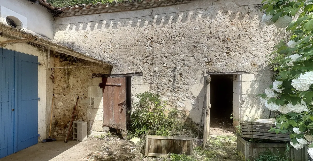 Propriété avec ferme à Saint Paul de Serre - 53 hectares à rénover et exploiter 