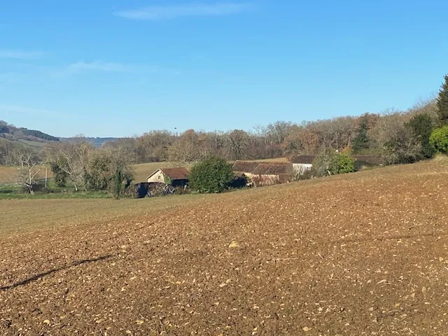 Propriété avec ferme à Saint Paul de Serre - 53 hectares à rénover et exploiter 