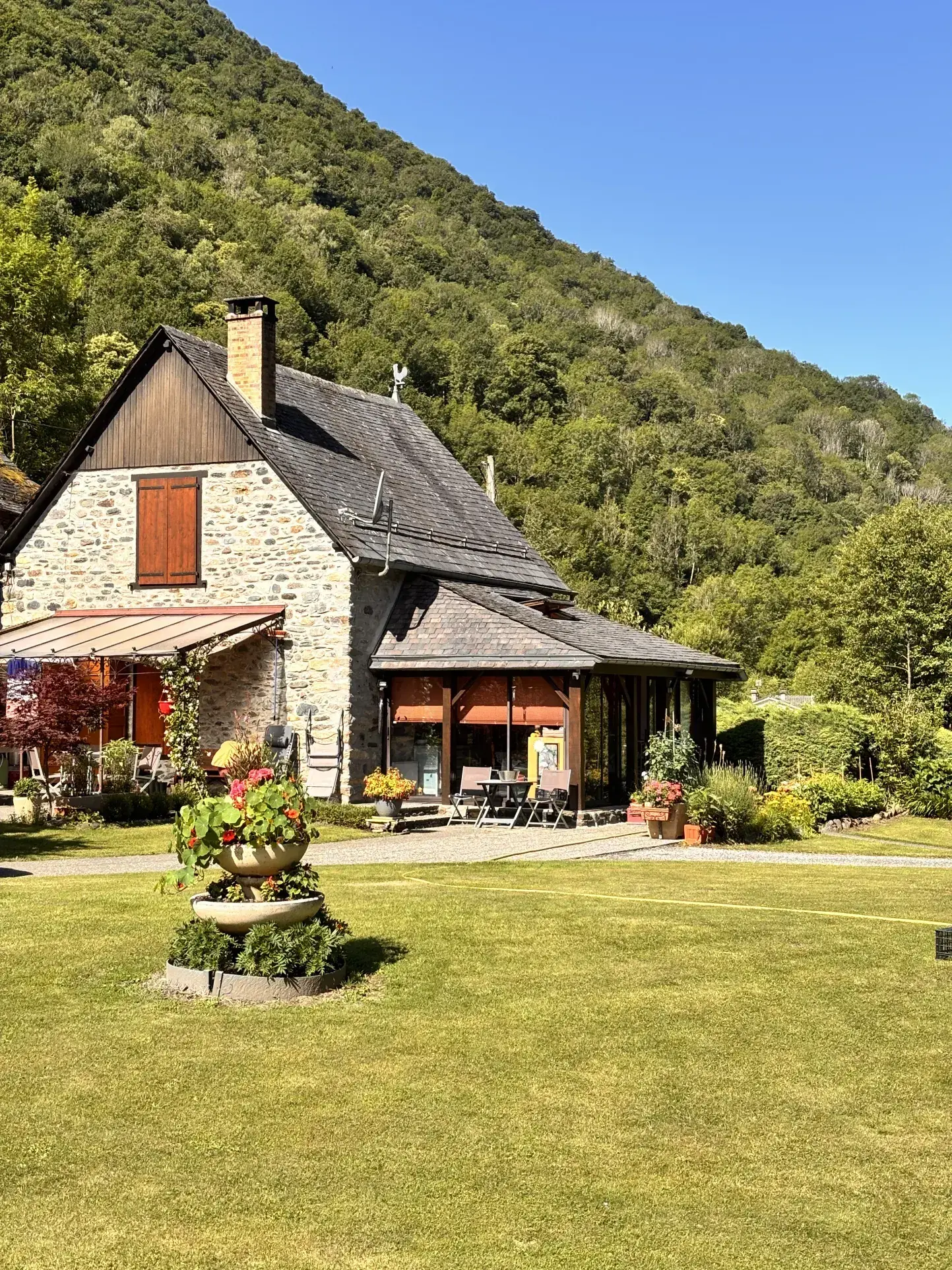 Maison T4 de 84 m² avec parcelle arborée et accès rivière à Bonac Irazein