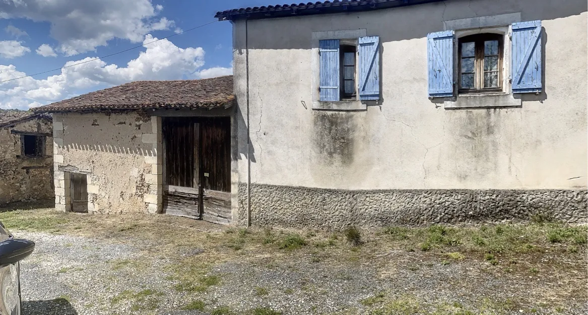 Propriété avec ferme à Saint Paul de Serre - 53 hectares à rénover et exploiter 