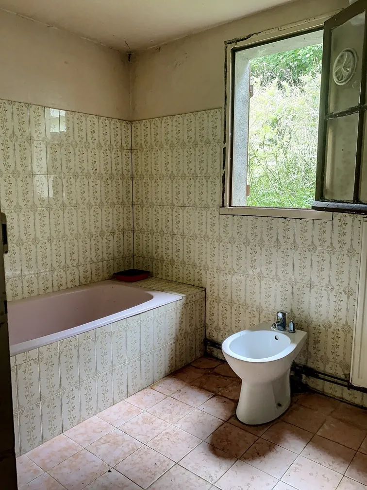 Propriété avec ferme à Saint Paul de Serre - 53 hectares à rénover et exploiter 