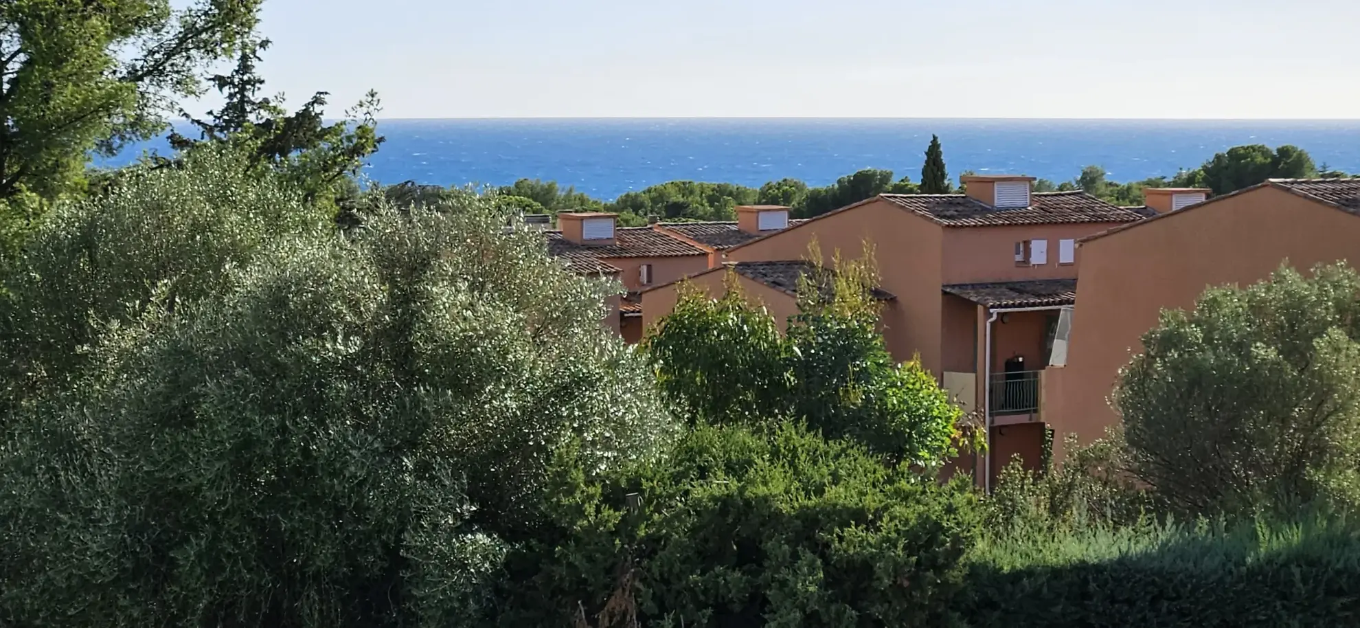 Appartement T1/Bis avec terrasse et vue mer proche plage de Renécros à Bandol