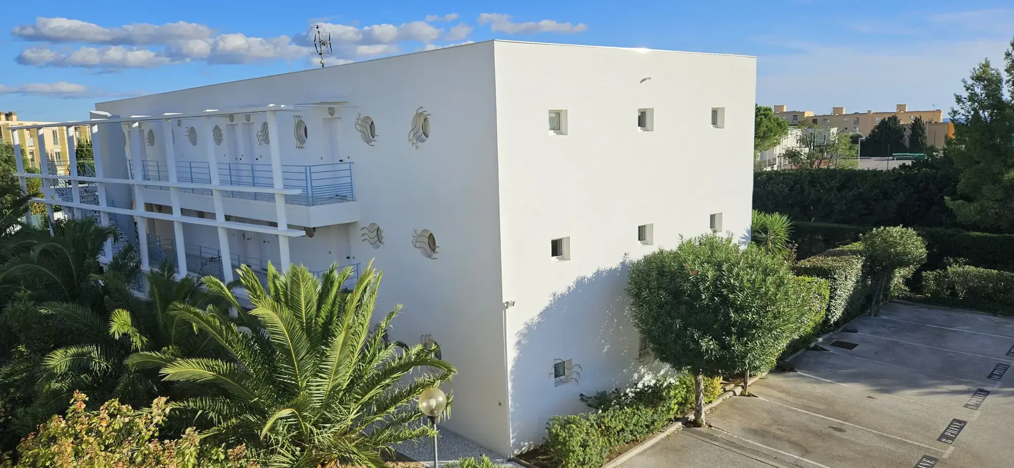 Appartement T1/Bis avec terrasse et vue mer proche plage de Renécros à Bandol 