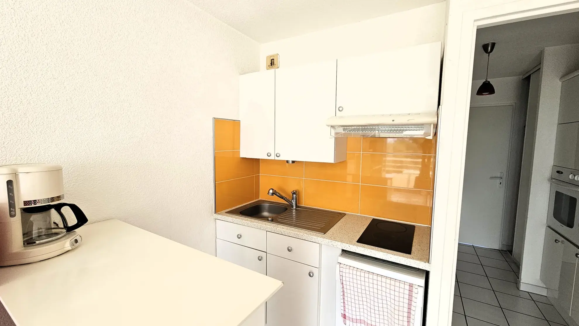 Appartement T1/Bis avec terrasse et vue mer proche plage de Renécros à Bandol 