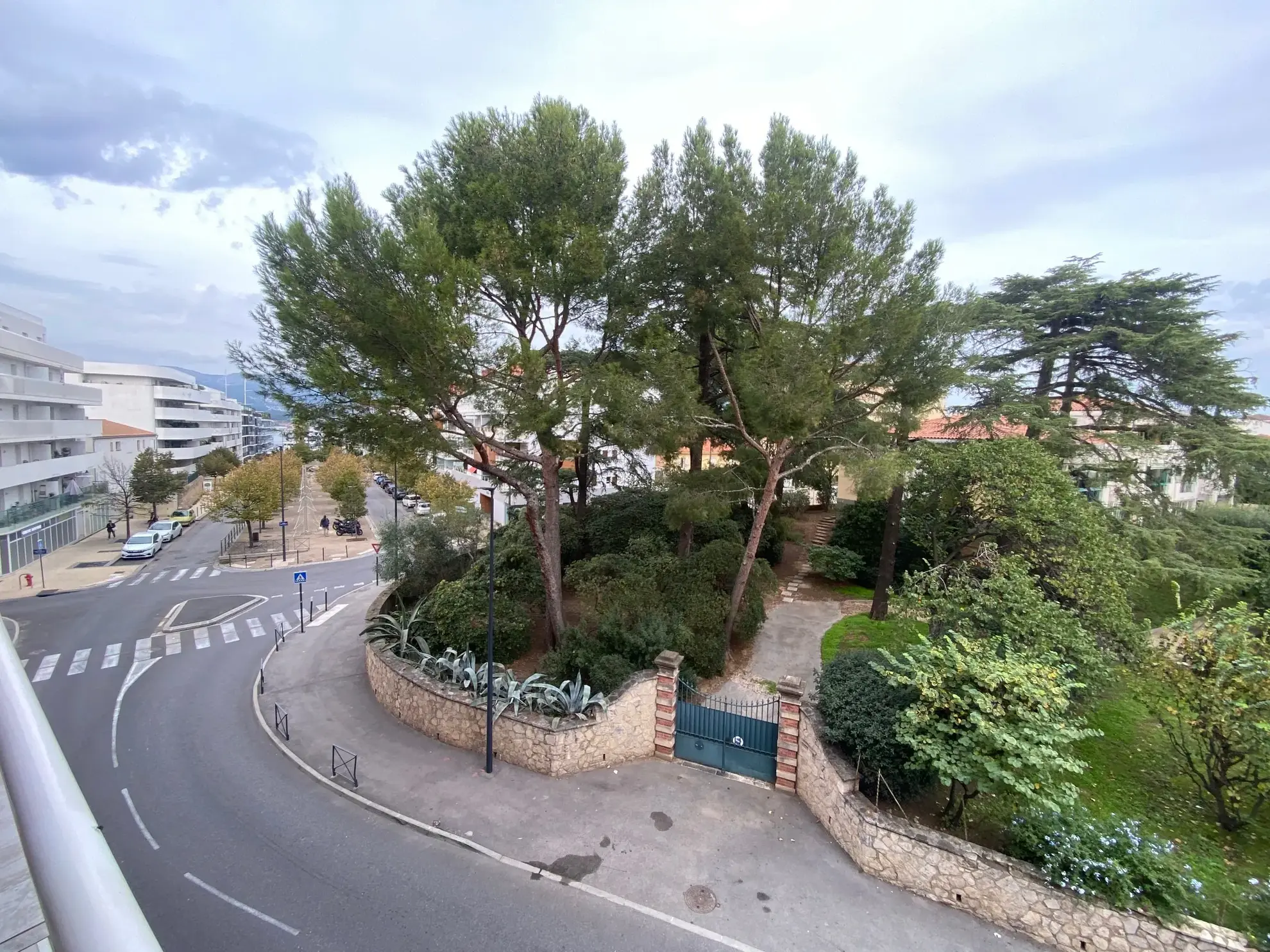 Appartement traversant de 2 pièces avec vue mer à La Seyne-sur-Mer Portes Marines 