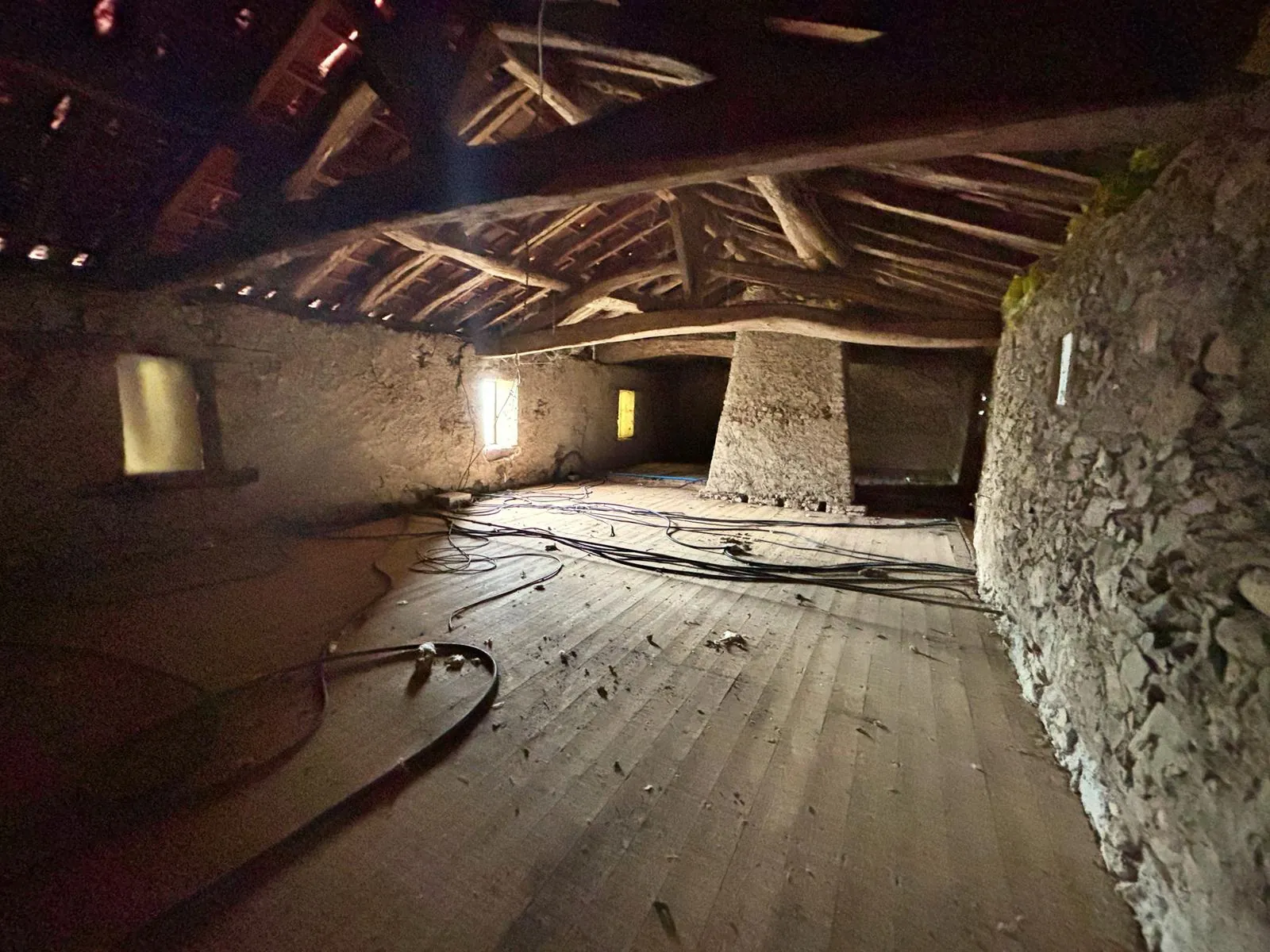 Maison en pierre à rénover à Serignac-sur-Garonne - Grand potentiel et jardin 