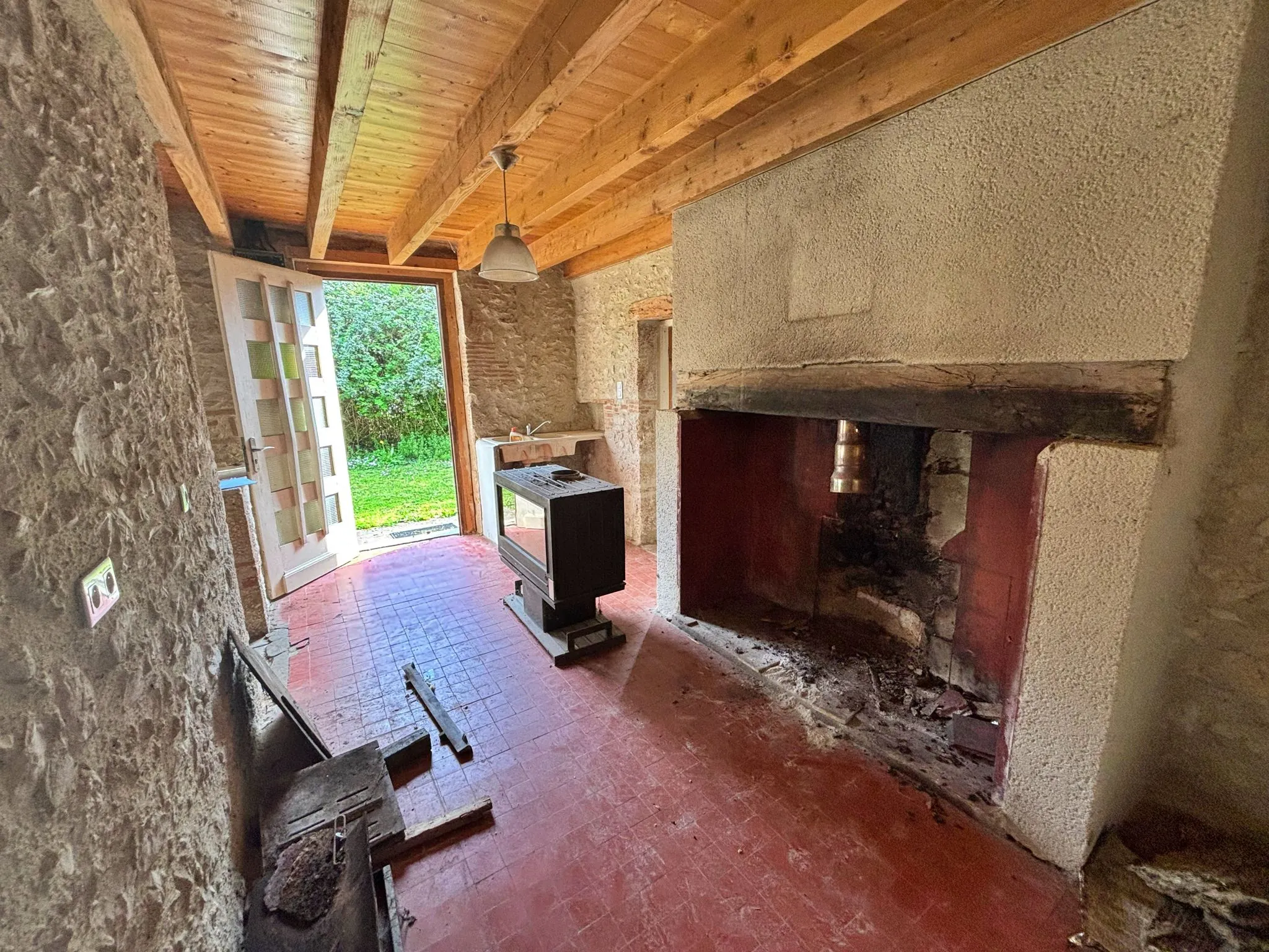 Maison en pierre à rénover à Serignac-sur-Garonne - Grand potentiel et jardin 