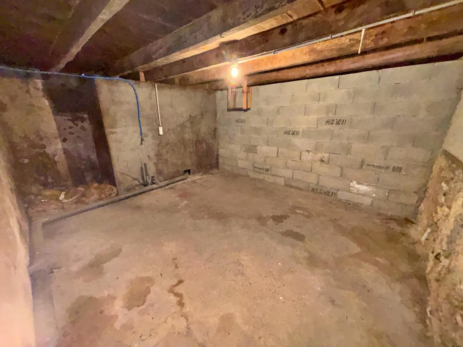 Maison en pierre à rénover à Serignac-sur-Garonne - Grand potentiel et jardin 