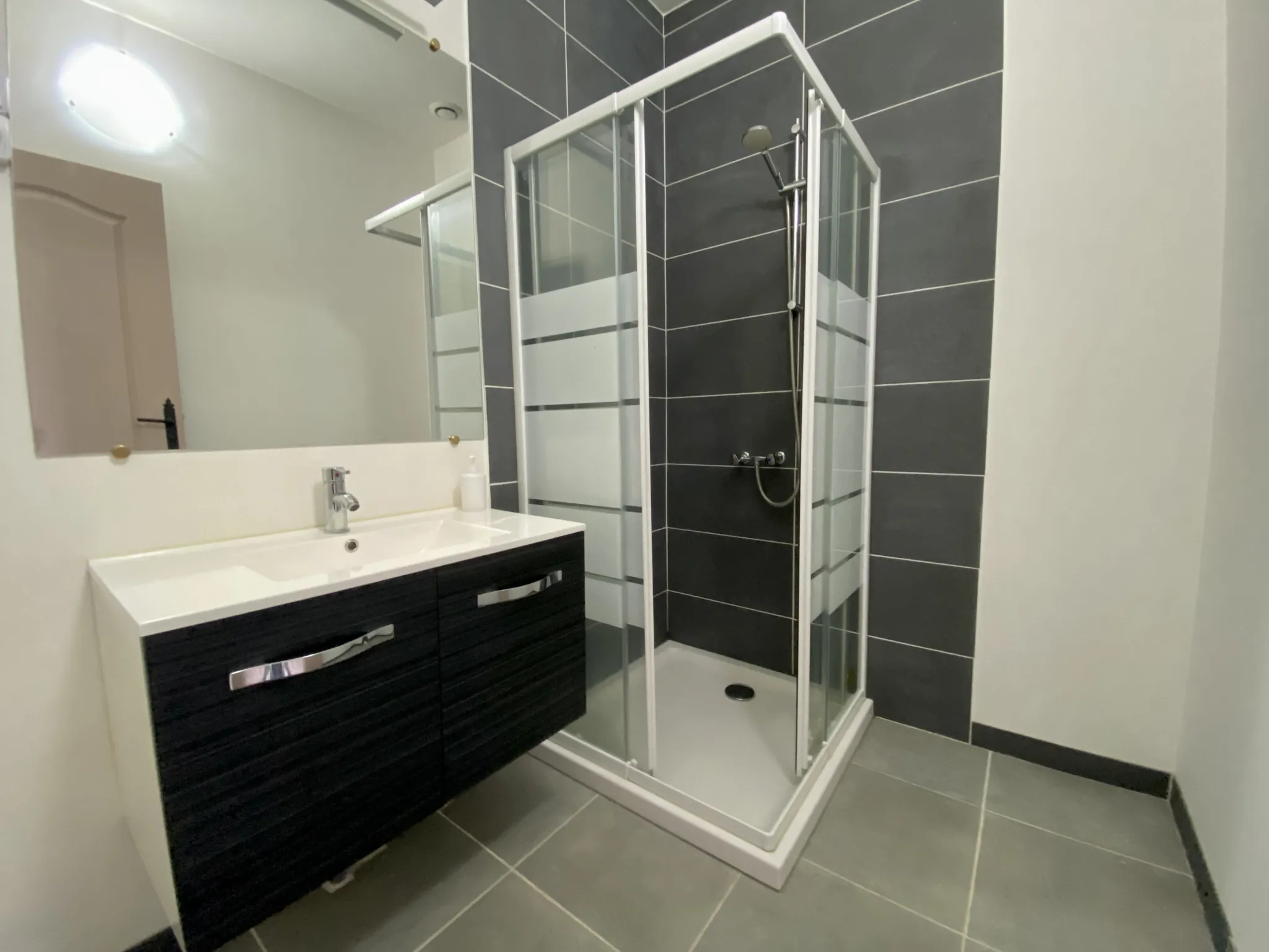 Maison de ville rénovée avec 4 chambres à Vierzon - 110 m² 