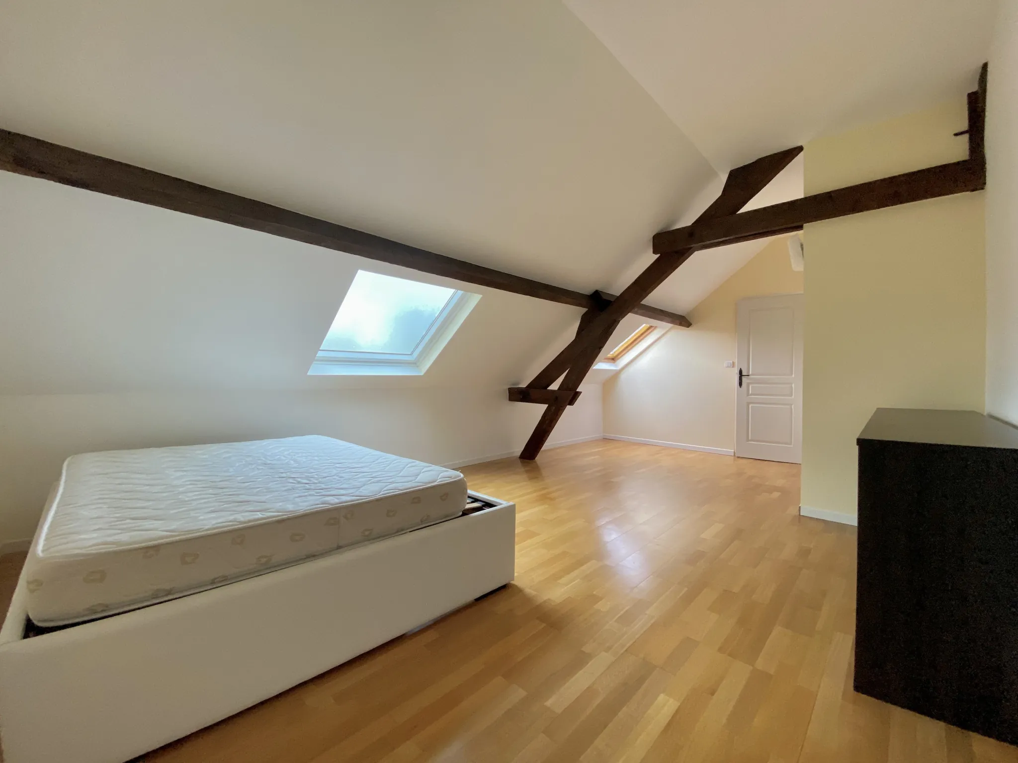 Maison de ville rénovée avec 4 chambres à Vierzon - 110 m² 