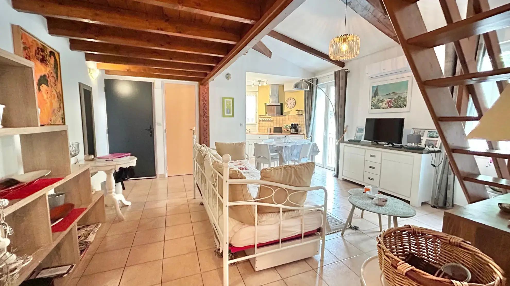 Appartement rénové en plein centre d'Argelès Village avec mezzanine 